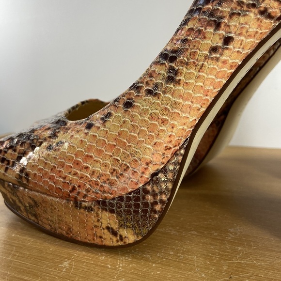 Gianni Bini Size 8 Peep Toe Platform Heels Snake Skin Print - Picture 8 of 12